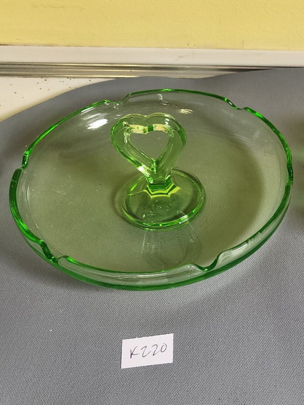 Vintage Uranium Vaseline Colored Depression Glass Center Piece Bowl Heart Design
